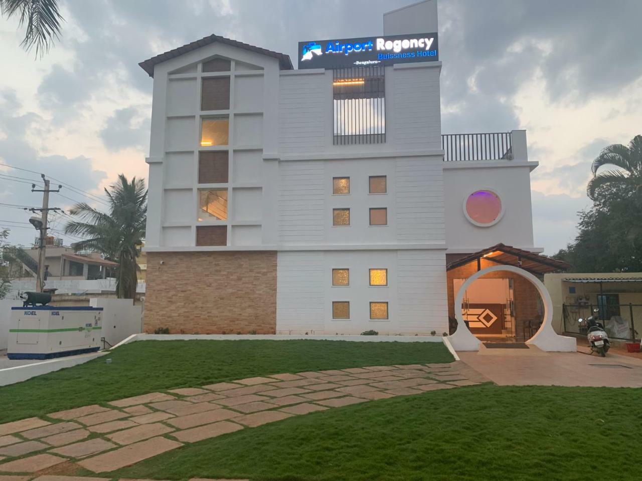 Airport Regency Hotell Devanahalli Exteriör bild